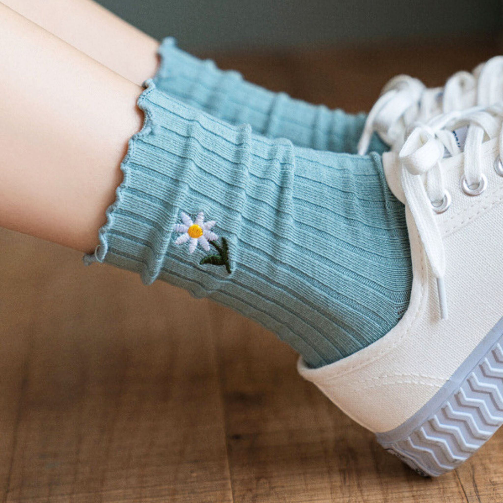 Cute Spring Socks 6 PAIRS - Daisy Embroidered Cute Cotton Blend Socks – DAVLINA