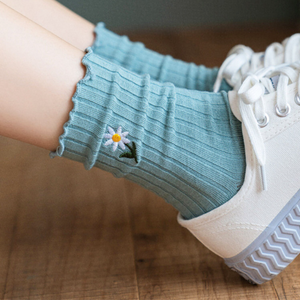 Daisy Embroidered Cute Cotton Blend Socks - 6 Colors To Choose From